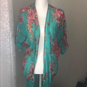 Floral kimono sz L w/fringe detail
